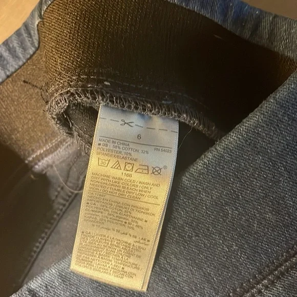 Old Navy Rockstar Jeggings - Picture 5 of 5
